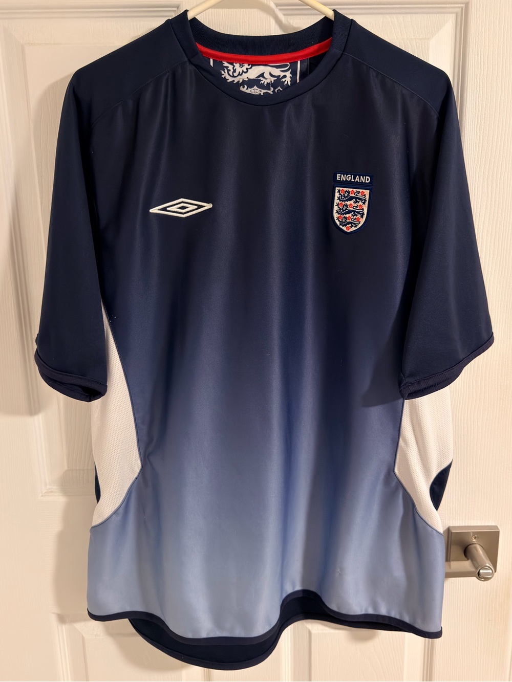 Umbro Navy and White Men’s England Football/Soccer Shirt XL